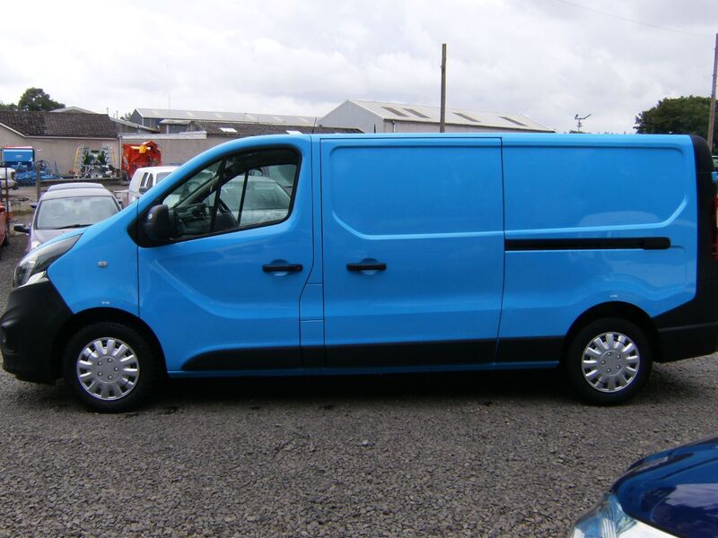 VAUXHALL VIVARO