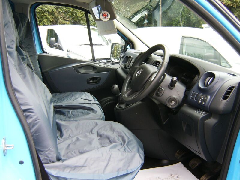 VAUXHALL VIVARO