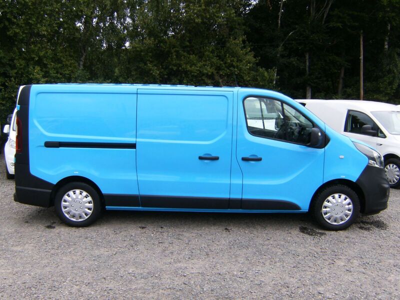 VAUXHALL VIVARO