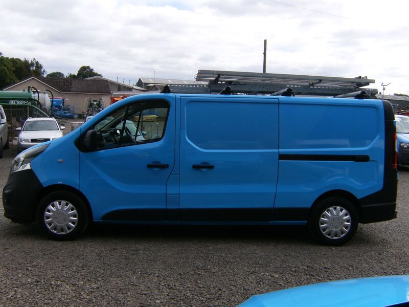 VAUXHALL VIVARO