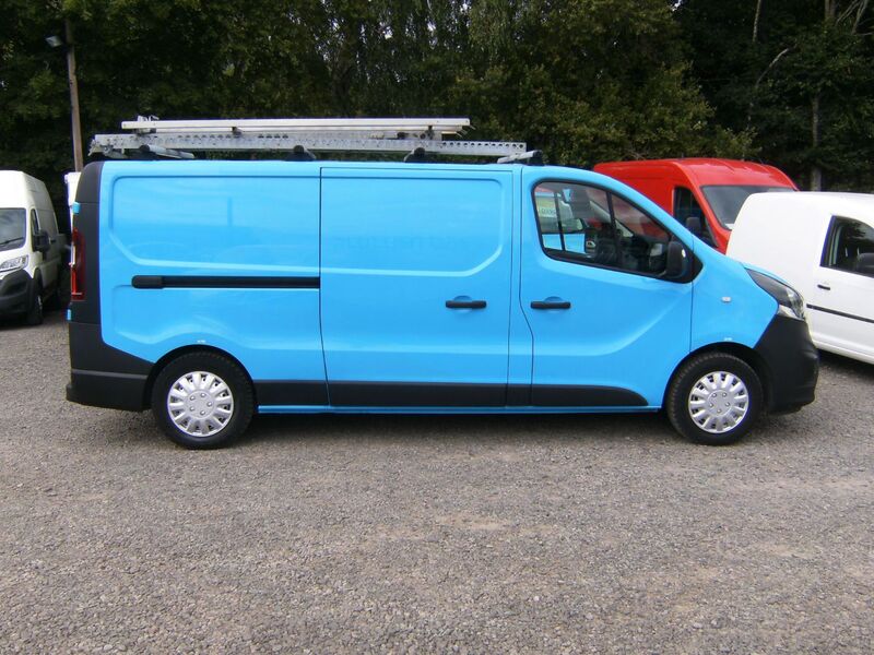 VAUXHALL VIVARO