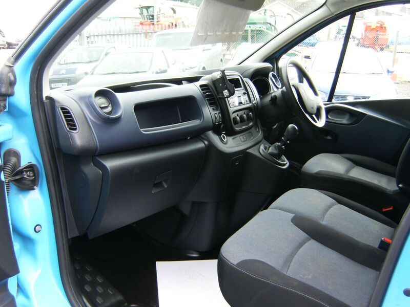 VAUXHALL VIVARO