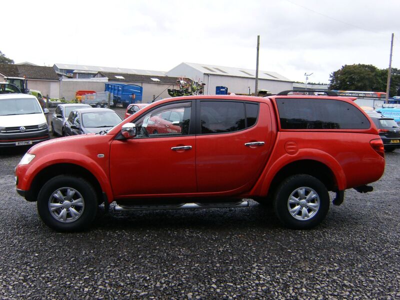 MITSUBISHI L200