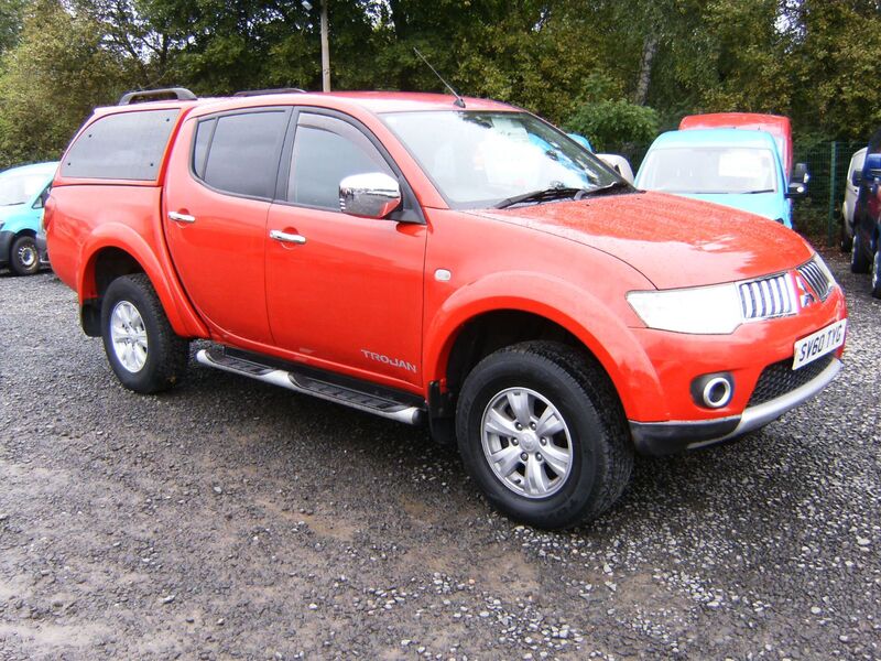 MITSUBISHI L200