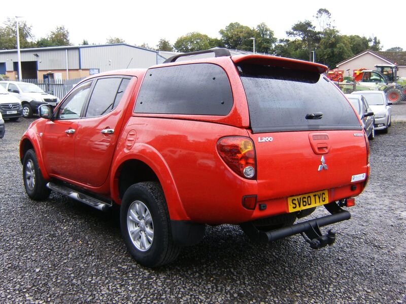 MITSUBISHI L200