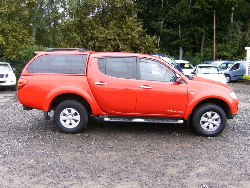 MITSUBISHI L200