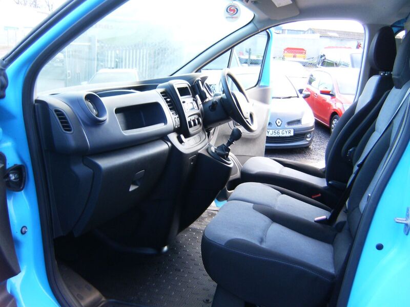 VAUXHALL VIVARO