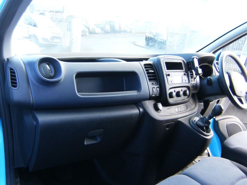 VAUXHALL VIVARO